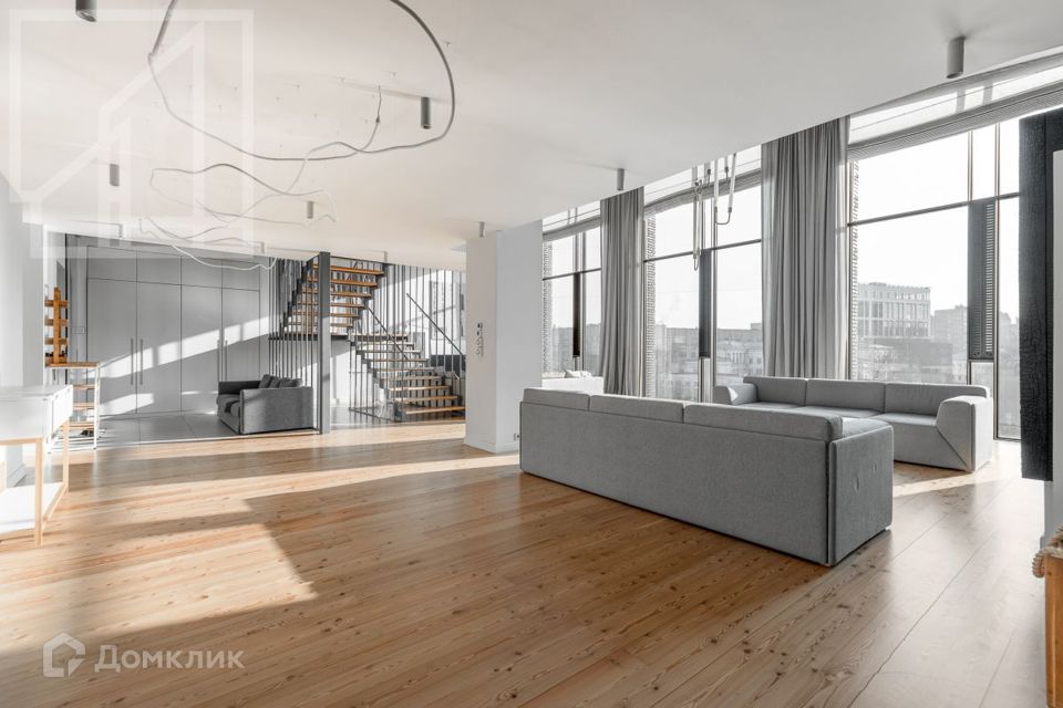 Сдаётся 4-комнатная квартира, 350 м²