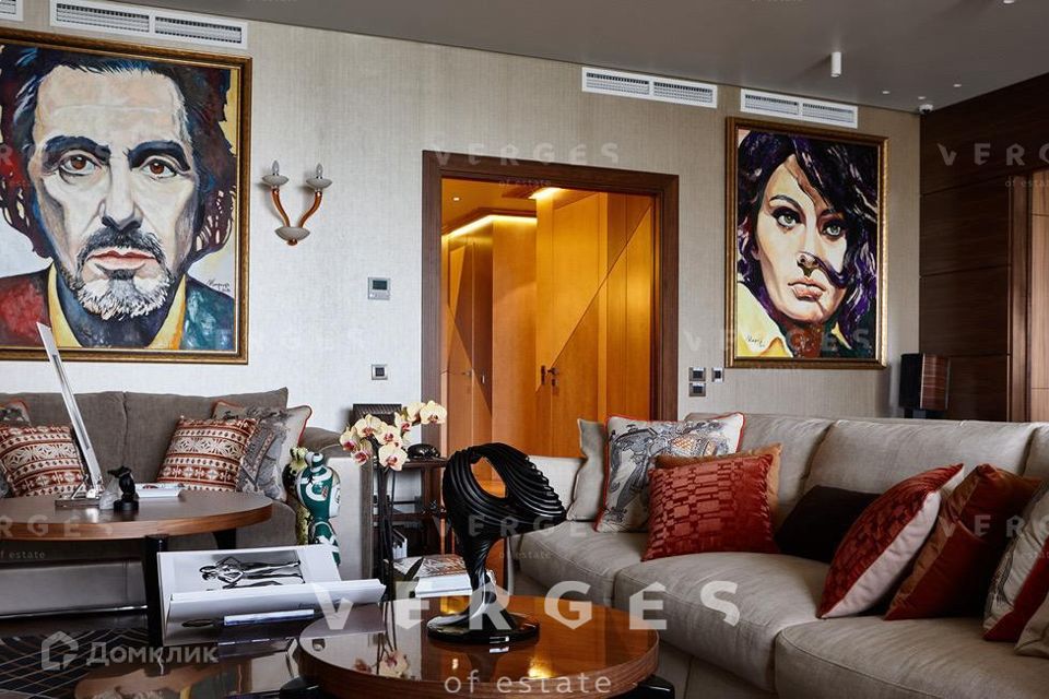 Продаётся 4-комнатная квартира, 305 м²