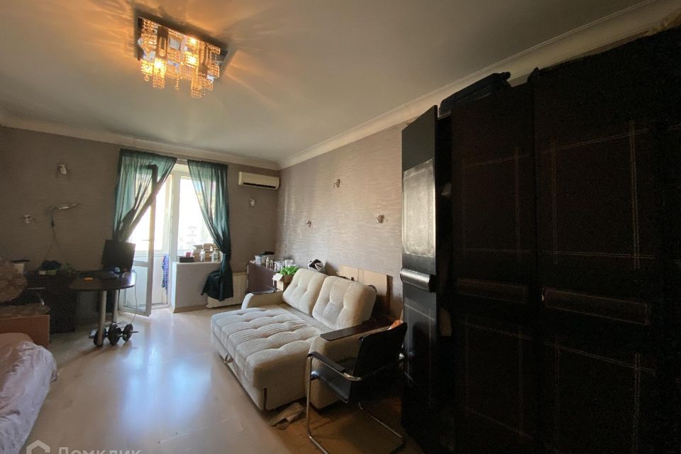 Продаётся комната в 2-комн. квартире, 69 м²