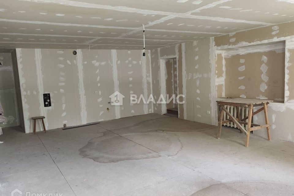 Продаётся 4-комнатная квартира, 129 м²