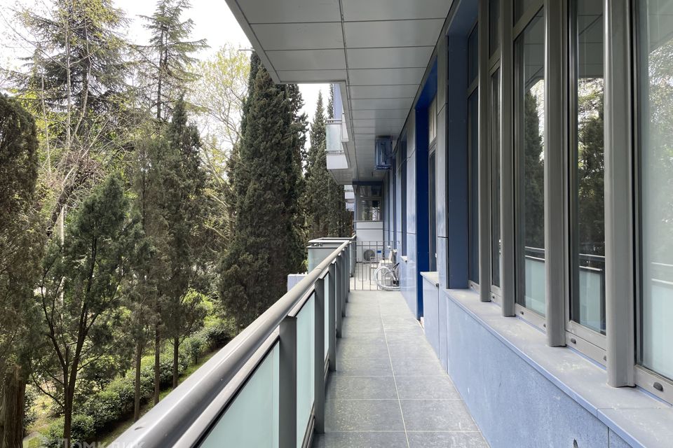 Продаётся 3-комнатная квартира, 104 м²