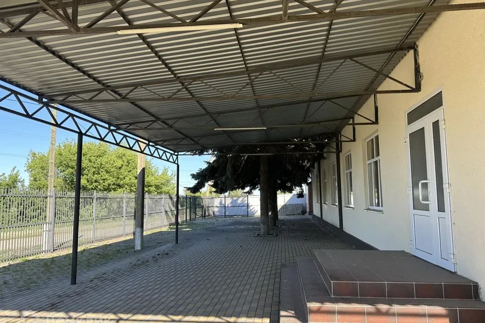 Продаётся торговое помещение, 422 м²
