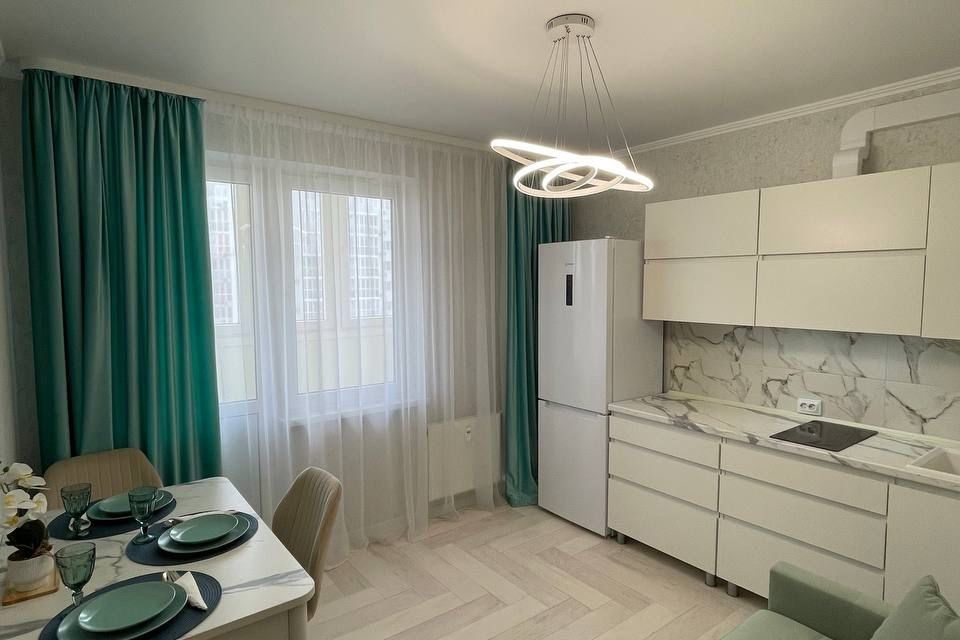 Продаётся 1-комнатная квартира, 42 м²