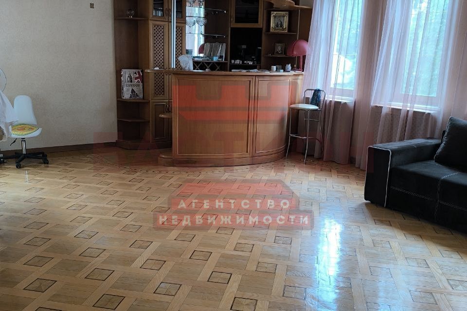 Продаётся 3-этажный дом, 260 м²