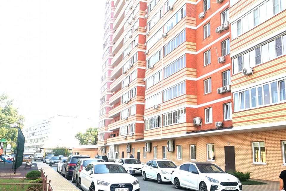 Продаётся машиноместо, 18 м²