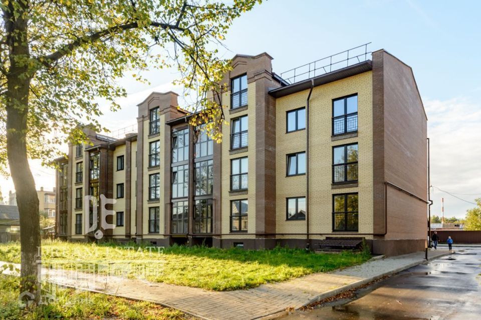 Продаётся 3-комнатная квартира, 173 м²