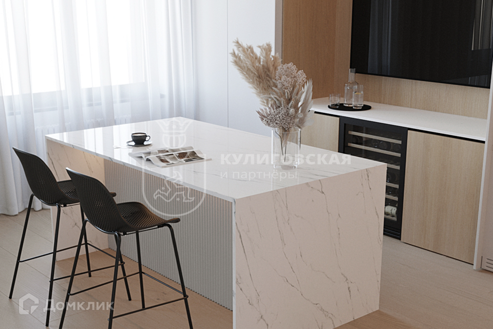Продаётся 4-комнатная квартира, 241 м²