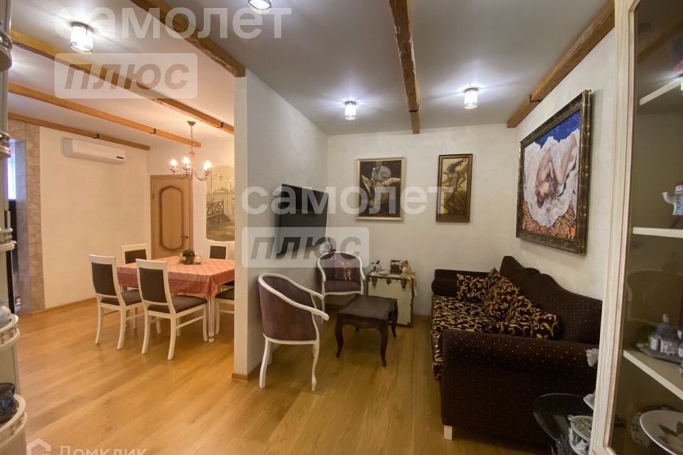 Продаётся 1-комнатная квартира, 64.3 м²