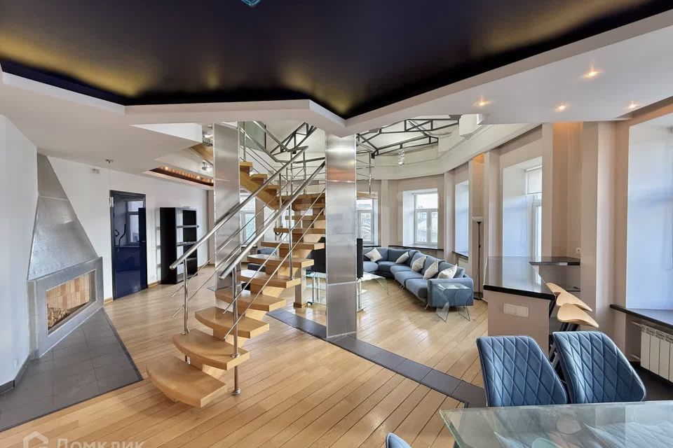 Продаётся 4-комнатная квартира, 255 м²