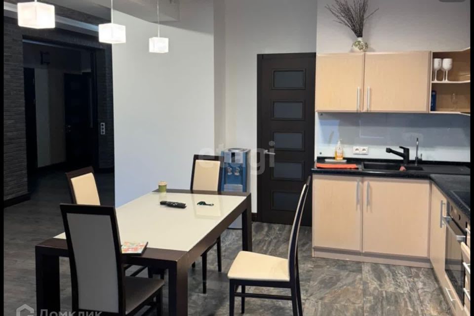 Сдаётся 2-комнатная квартира, 95 м²