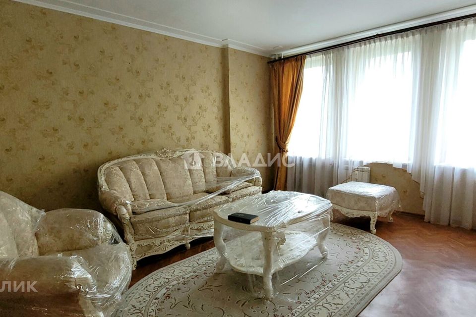 Продаётся 3-комнатная квартира, 130 м²