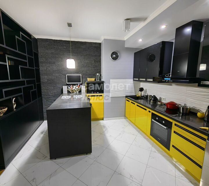 Продаётся 3-комнатная квартира, 79.7 м²