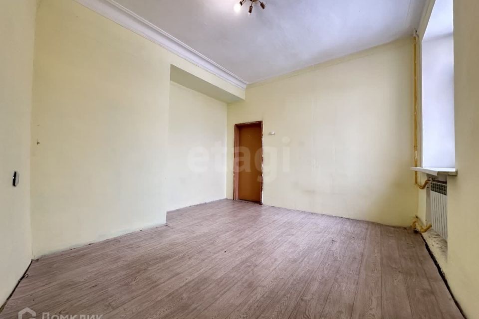 Продаётся 4-комнатная квартира, 138 м²