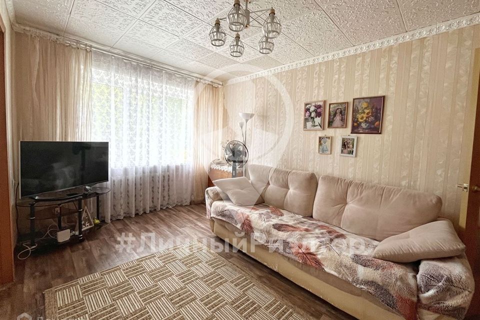 Продаётся 4-комнатная квартира, 61.9 м²