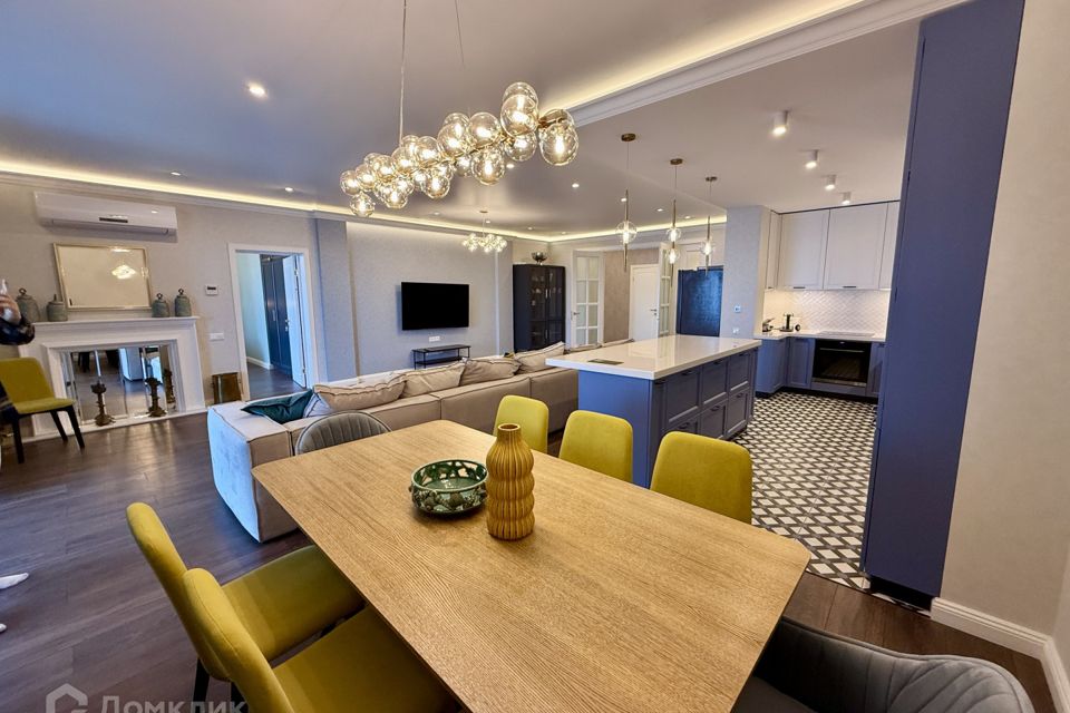 Продаётся 6-комнатная квартира, 260 м²