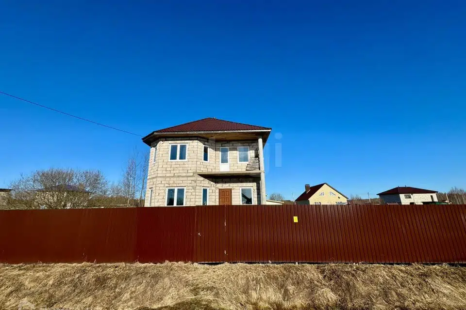 Продаётся 2-этажный дом, 180 м²