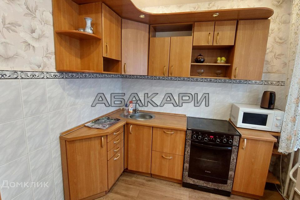Ухоженная квартира. Квартира 7 кв м. 7 этажные дома. 8 этажный дом. Снять квартиру в красноярске посуточно.