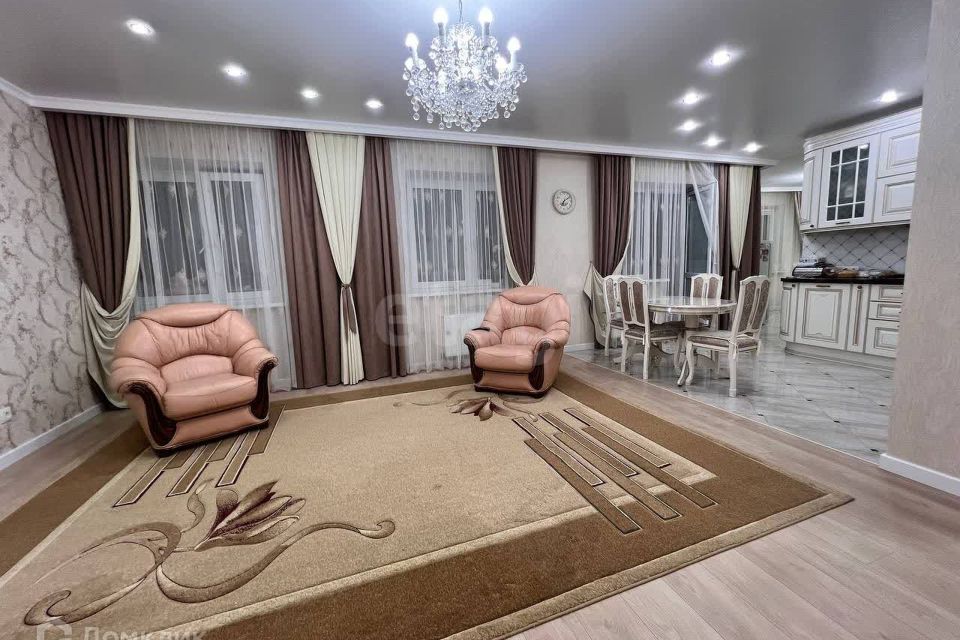 Продаётся 3-комнатная квартира, 107 м²