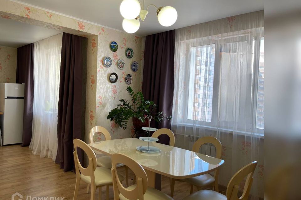 Продаётся 3-комнатная квартира, 120 м²