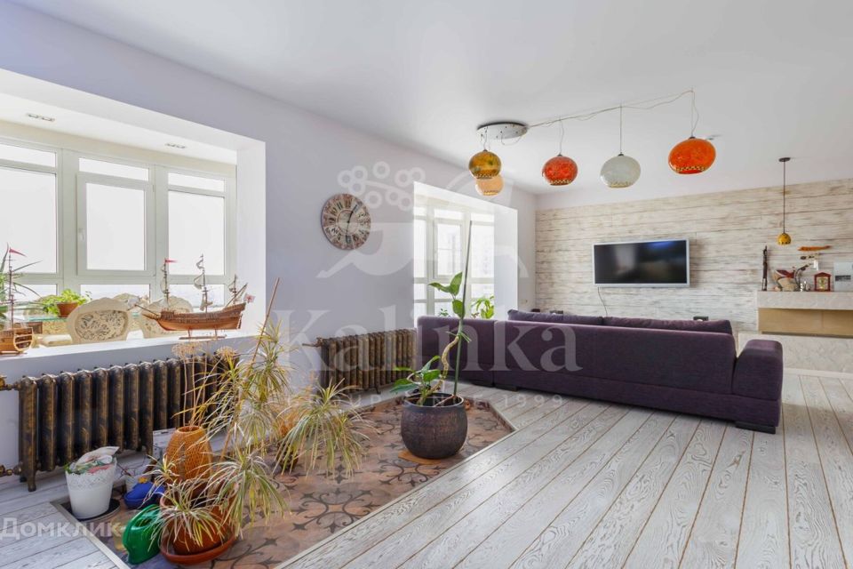 Продаётся 6-комнатная квартира, 222 м²