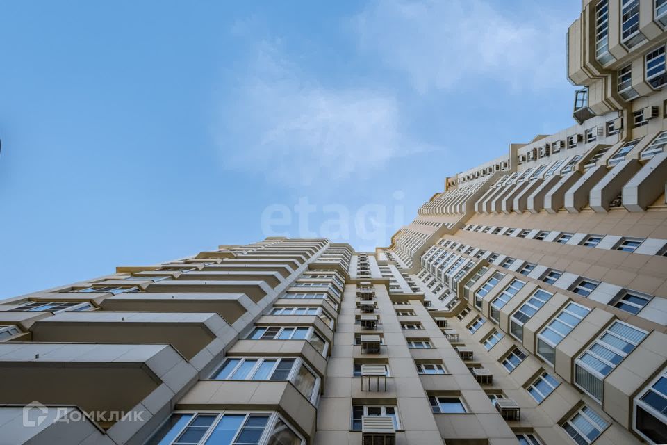 Продаётся 3-комнатная квартира, 105.7 м²