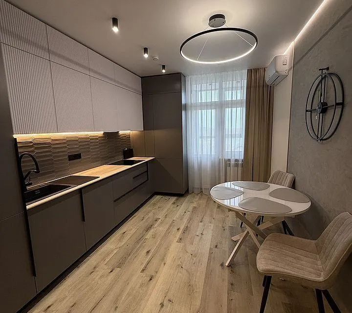 Сдаётся 2-комнатная квартира, 56 м²