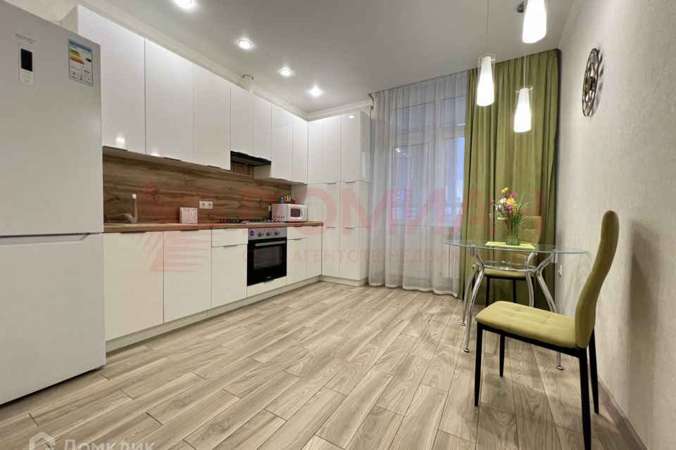 Продаётся 1-комнатная квартира, 42.4 м²