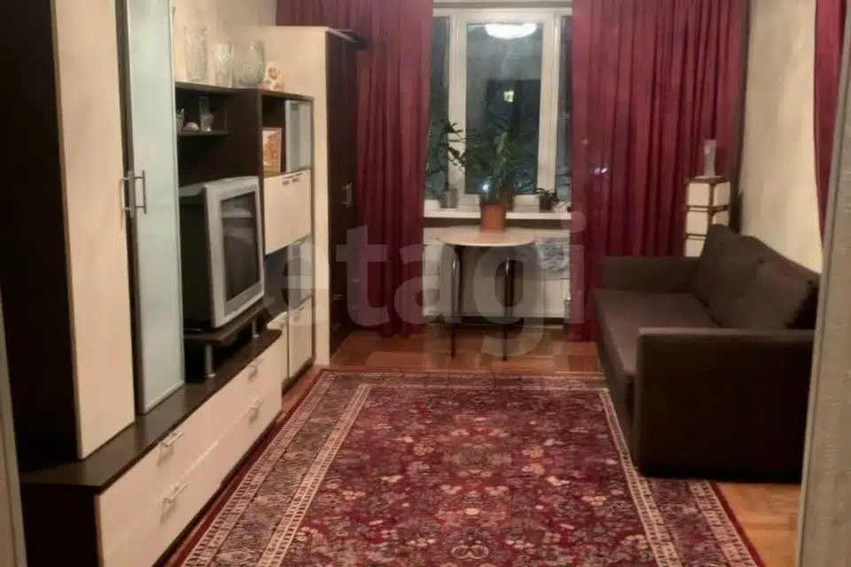 Продаётся 4-комнатная квартира, 72.6 м²