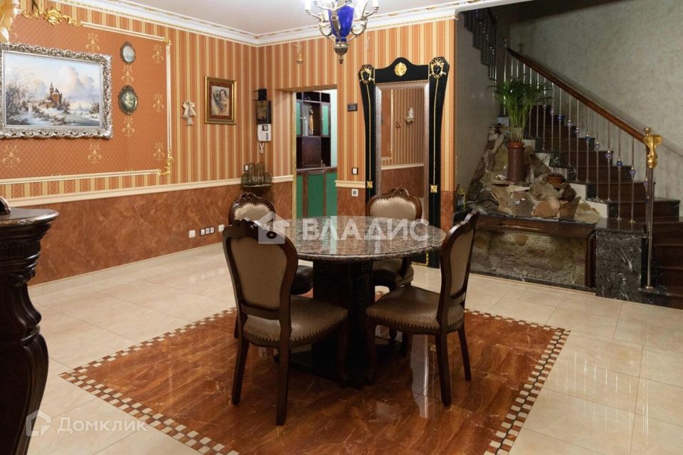 Продаётся 3-комнатная квартира, 153.8 м²