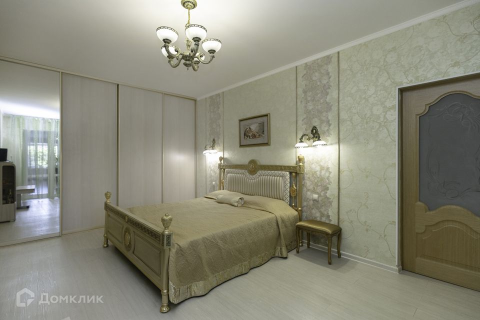 Продаётся 4-комнатная квартира, 159.7 м²