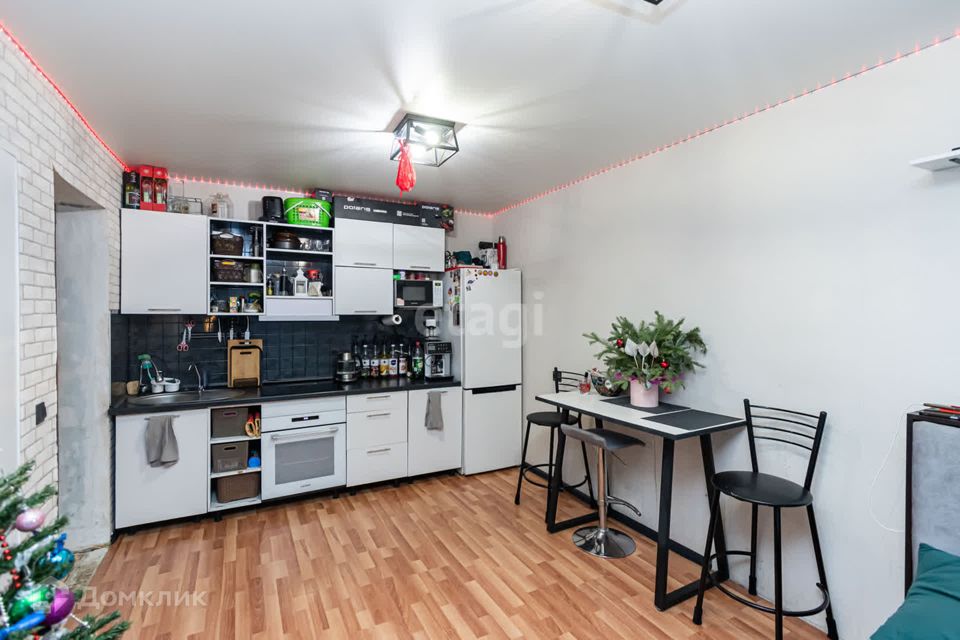 Продаётся комната в 2-комн. квартире, 38 м²