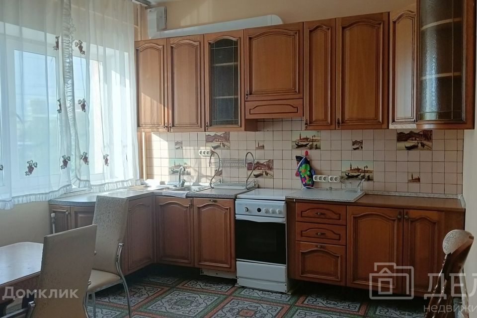 Сдаётся 2-комнатная квартира, 108.2 м²