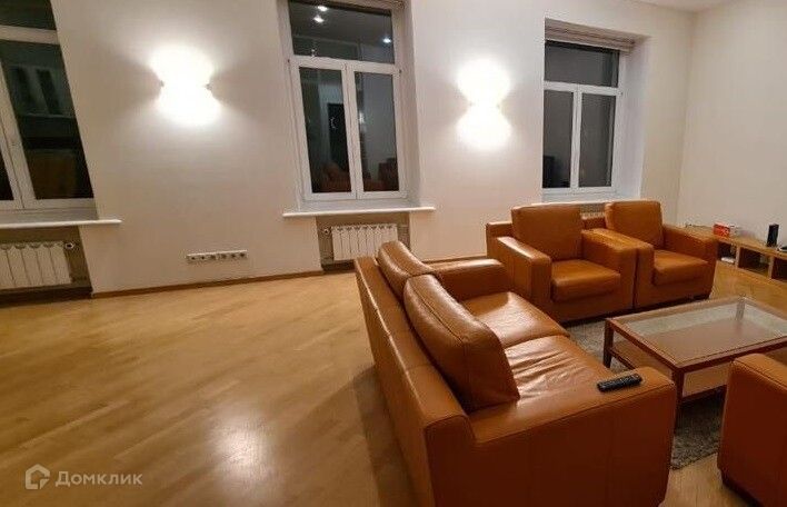 Продаётся 3-комнатная квартира, 137 м²