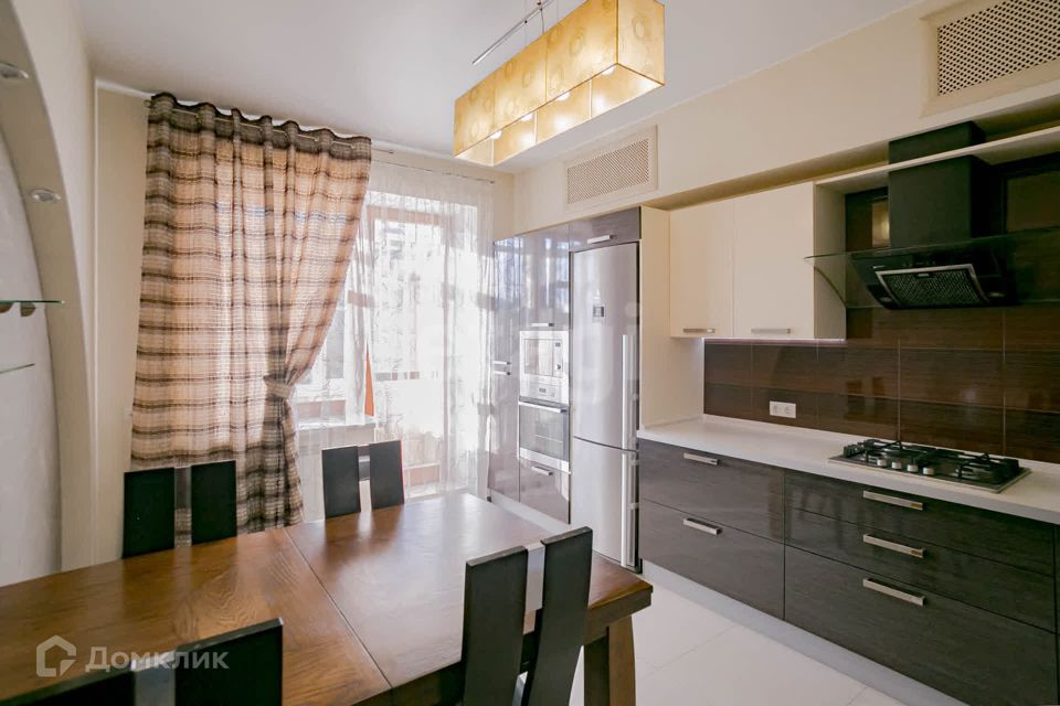 Продаётся 3-комнатная квартира, 111.5 м²