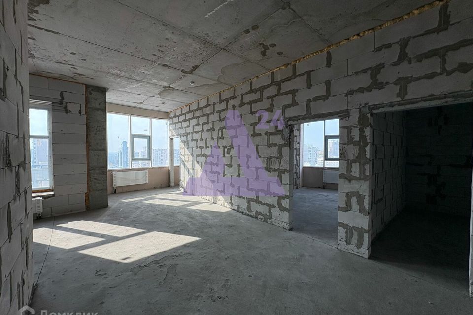 Продаётся 3-комнатная квартира, 97 м²
