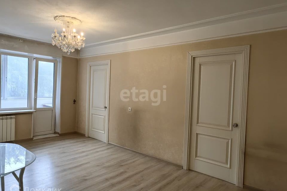 Продаётся 4-комнатная квартира, 61 м²