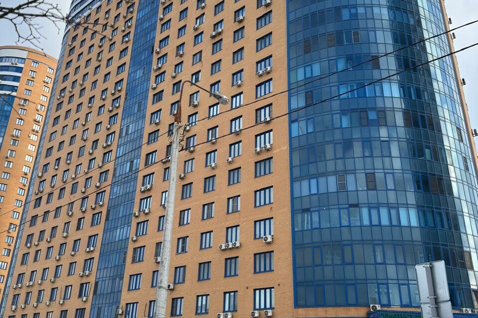 Продаётся 3-комнатная квартира, 147.3 м²