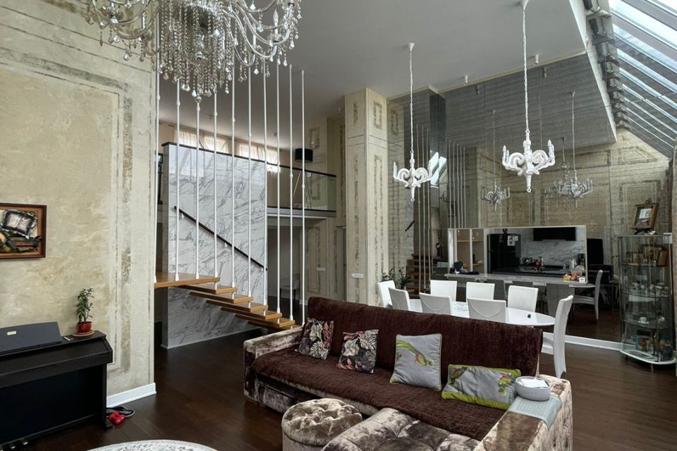 Продаётся 3-комнатная квартира, 184.6 м²