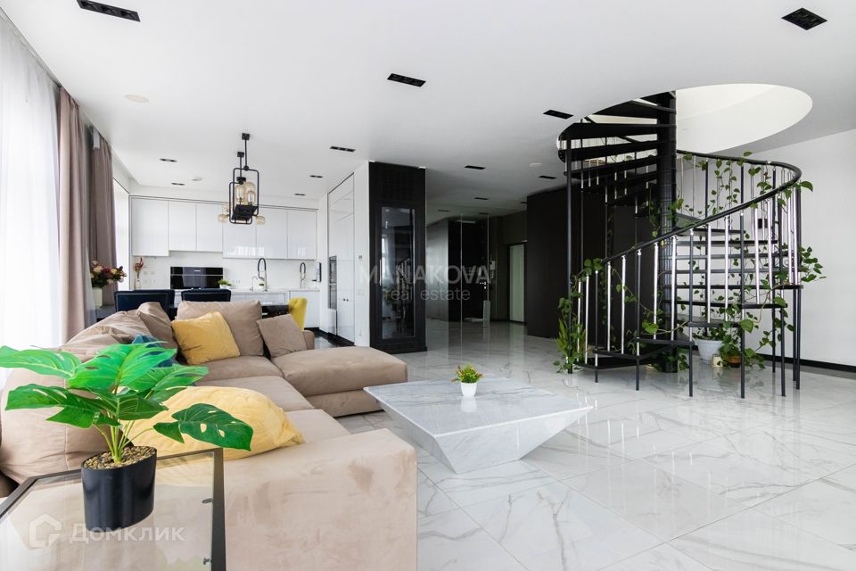 Продаётся 3-комнатная квартира, 175 м²