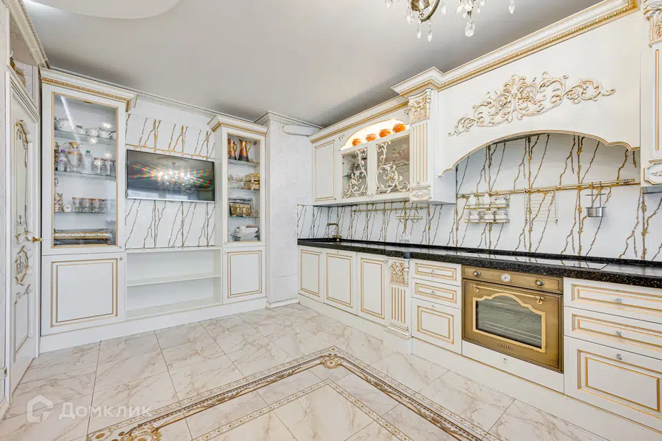 Продаётся 4-комнатная квартира, 132 м²