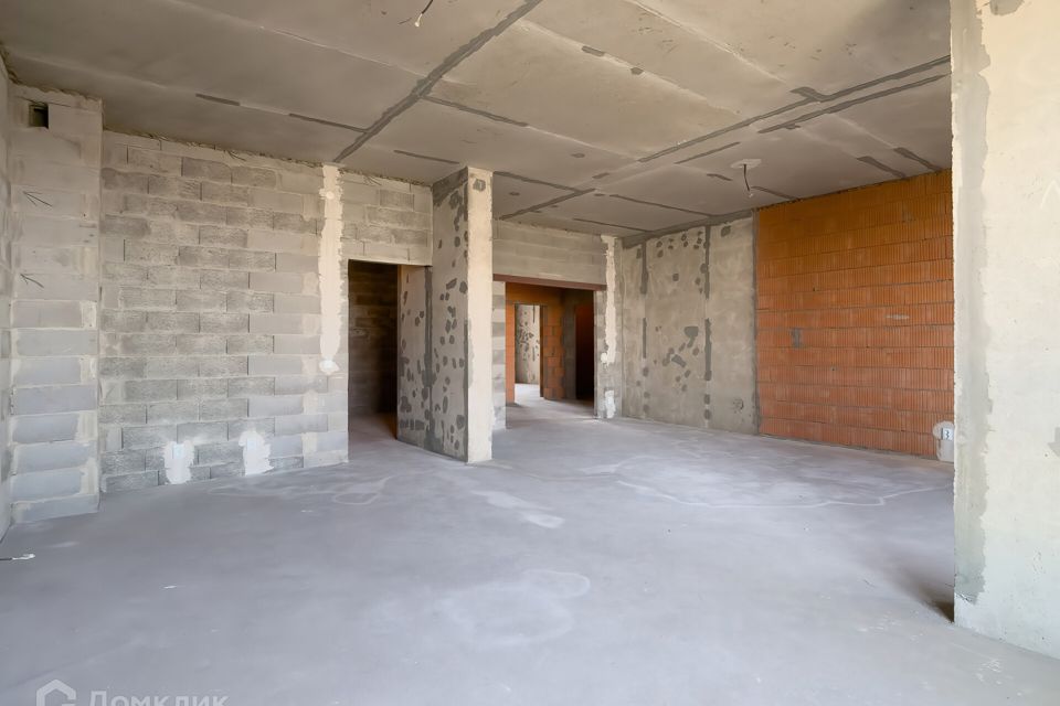 Продаётся 4-комнатная квартира, 143 м²
