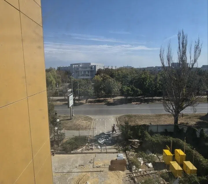 Продаётся 4-комнатная квартира, 162.7 м²
