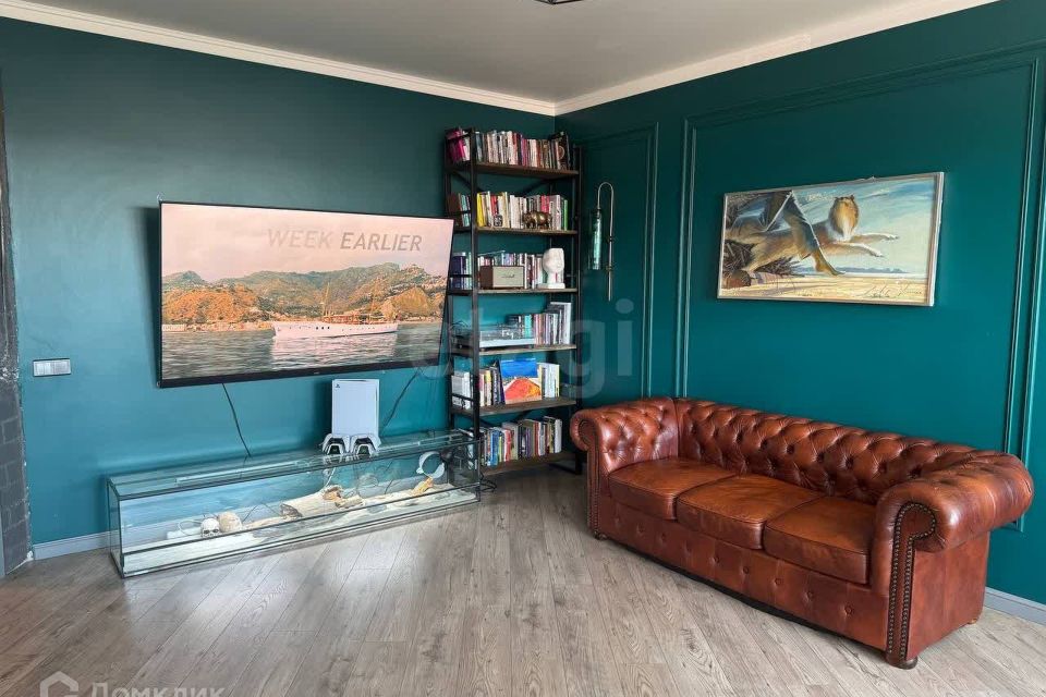 Продаётся 3-комнатная квартира, 130 м²