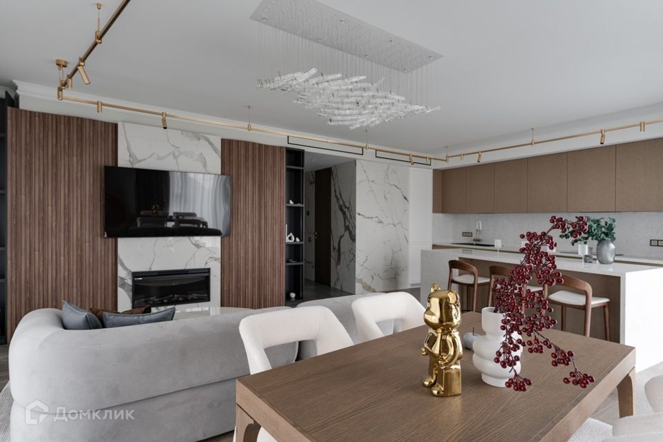 Продаётся 4-комнатная квартира, 141 м²