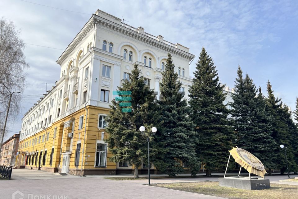 Продаётся 4-комнатная квартира, 132 м²