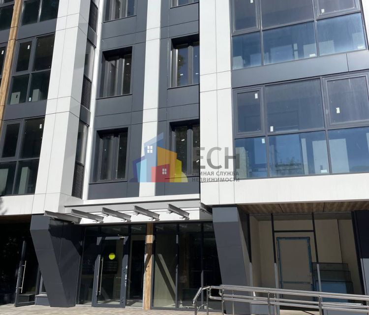 Продаётся 3-комнатная квартира, 101.8 м²