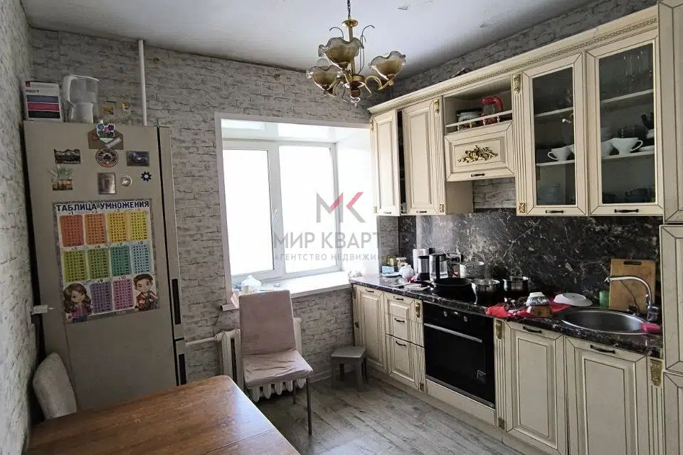 Продаётся 4-комнатная квартира, 72.4 м²