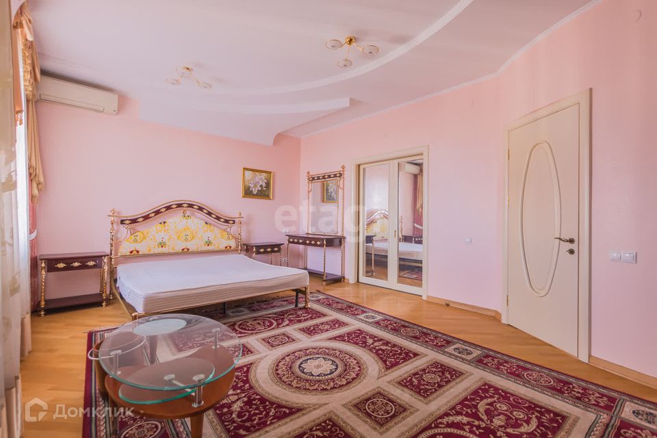 Продаётся 4-комнатная квартира, 127.2 м²