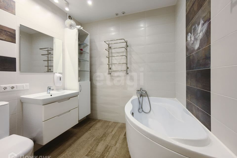 Продаётся 3-комнатная квартира, 104 м²