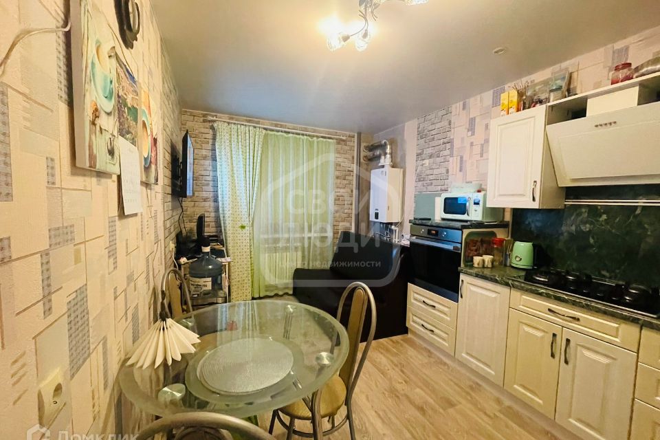 Продаётся 1-комнатная квартира, 42 м²